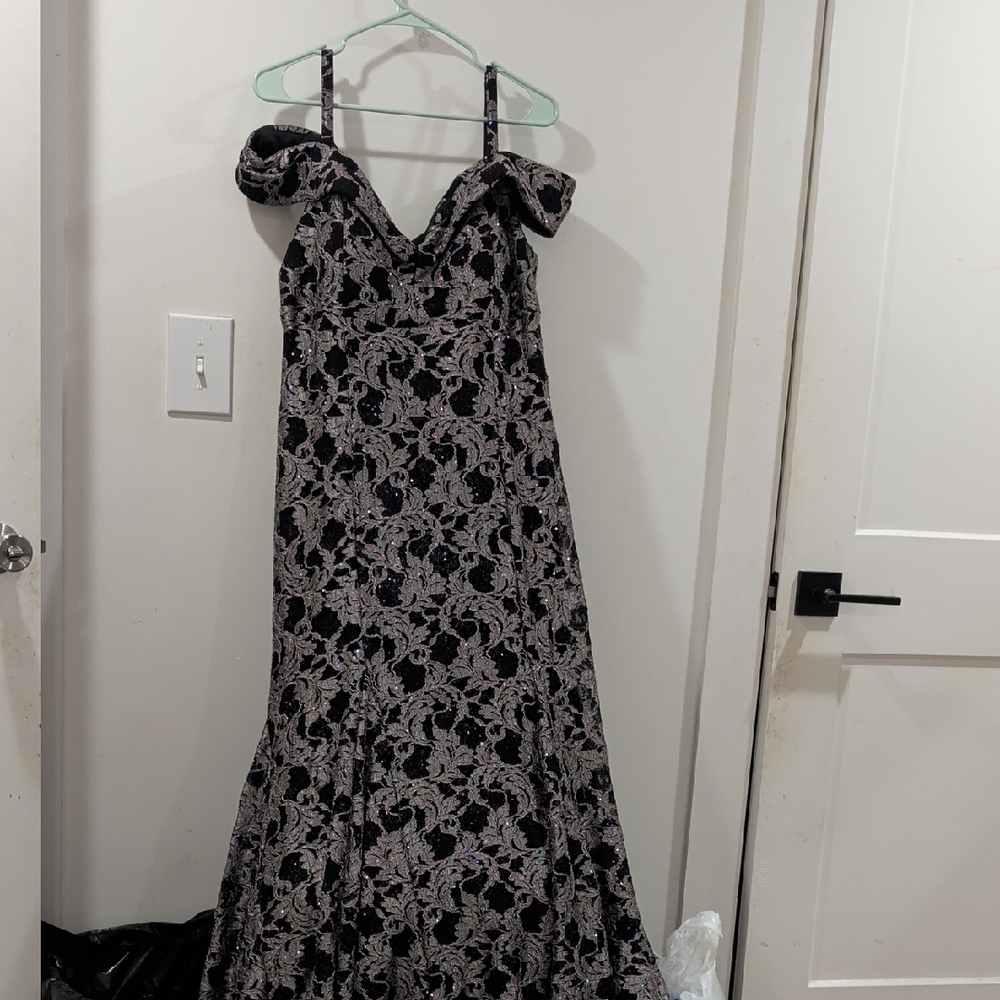 R&M Richards Black and Silver One-Shoulder Evening Gown